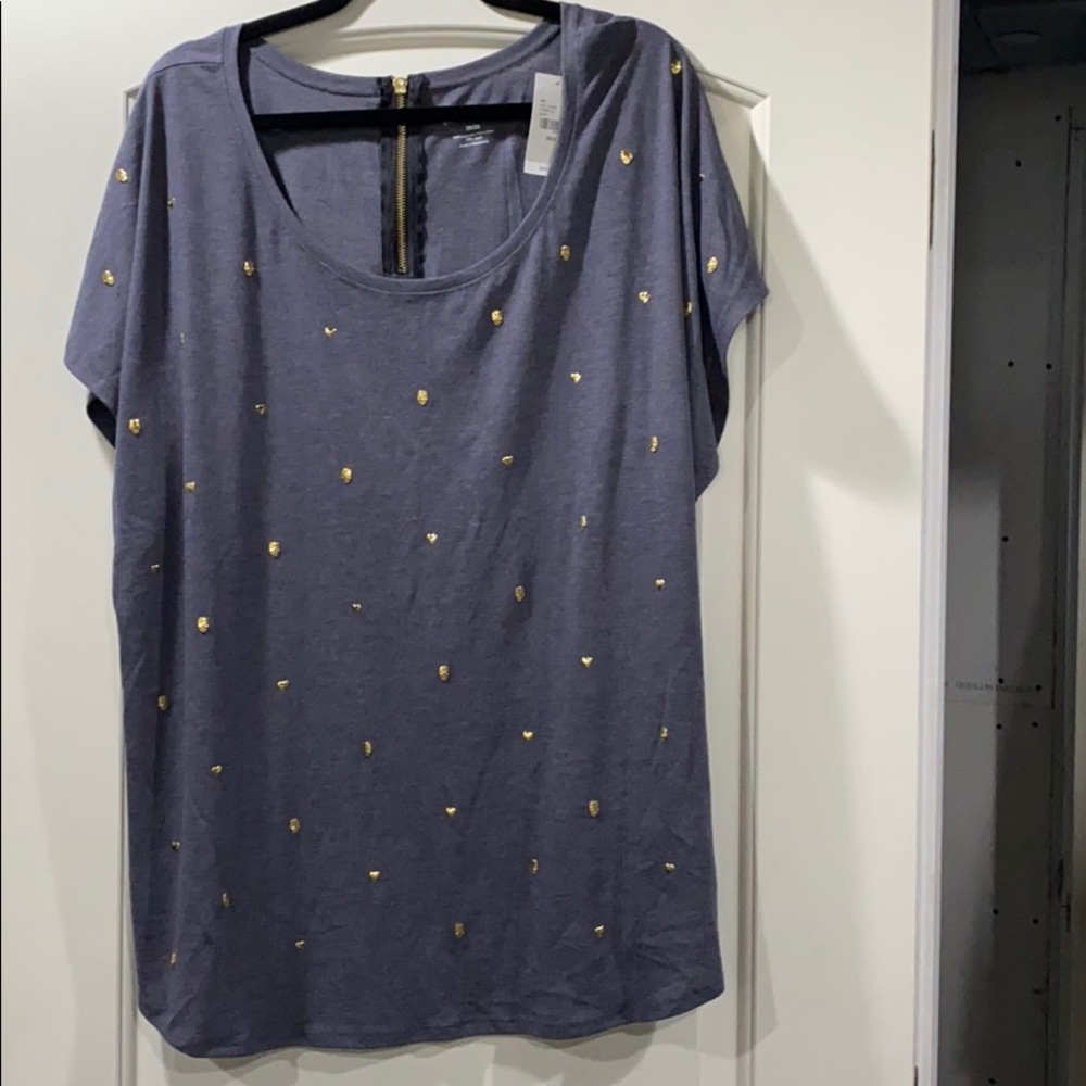 Lane Bryant T-shirt with skulls and hearts.
